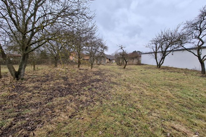 Prodej 1/2 RD + stavební pozemky 2 038 m², Libichov - Dobrovice